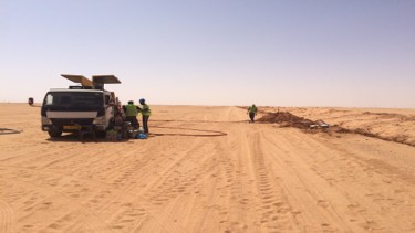 Field deployment vehicle in desert network project