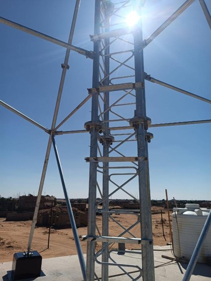 Tower structure on rooftop site